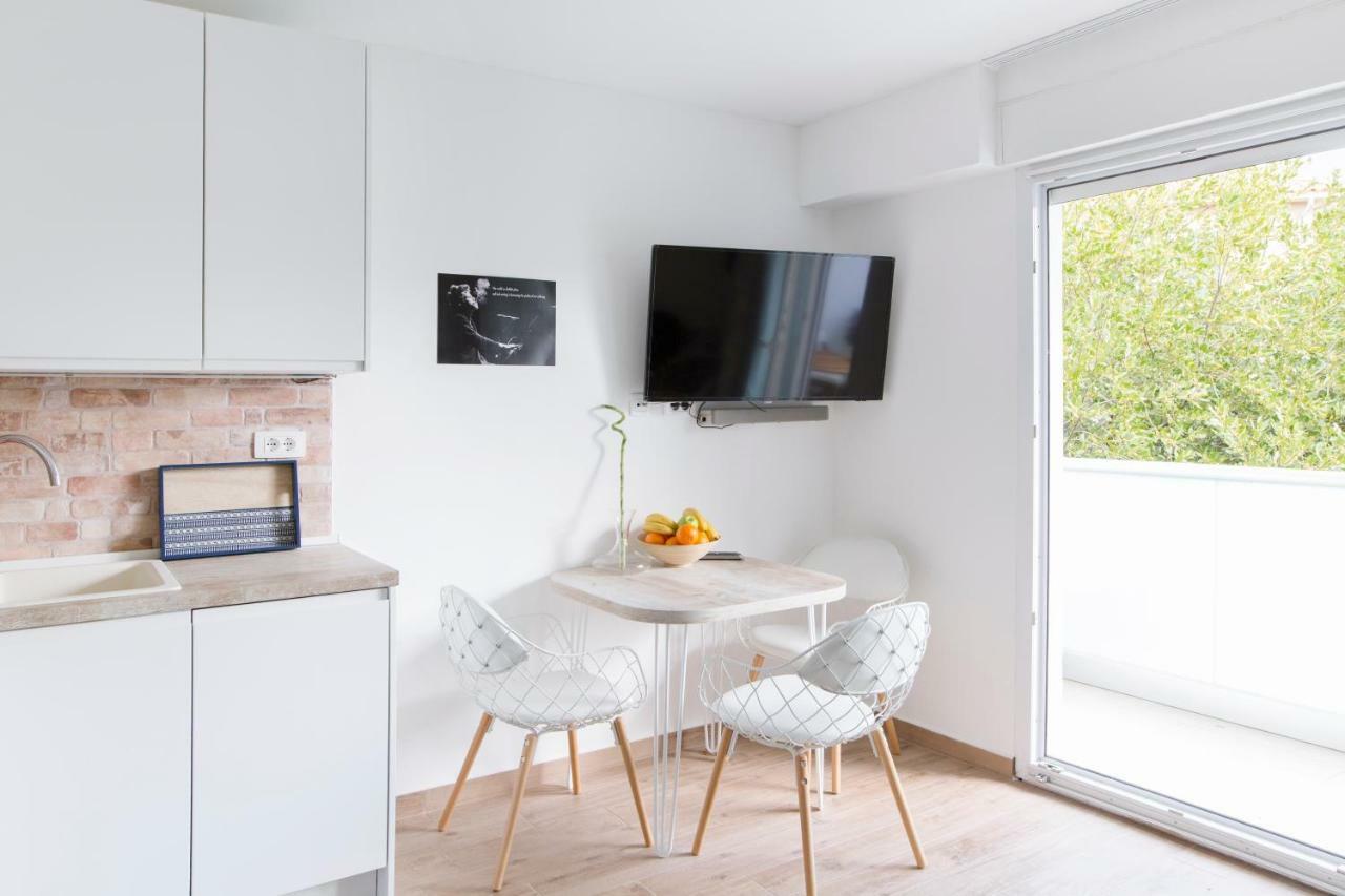 New Modern Apartment Near A Beach In Center Split Exterior foto